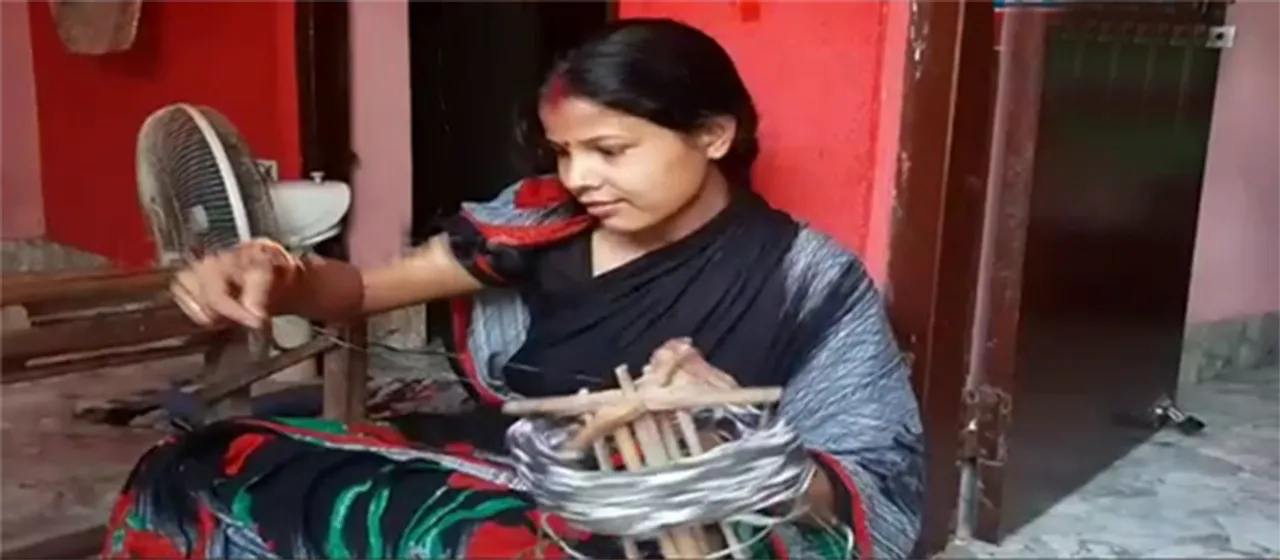  ଝୁନାଙ୍କ ସ୍ବାବଲମ୍ବନ: ମନମୋହୁଛି ହାତ ତିଆରି ମାଣିଆବନ୍ଧ ଶାଢି