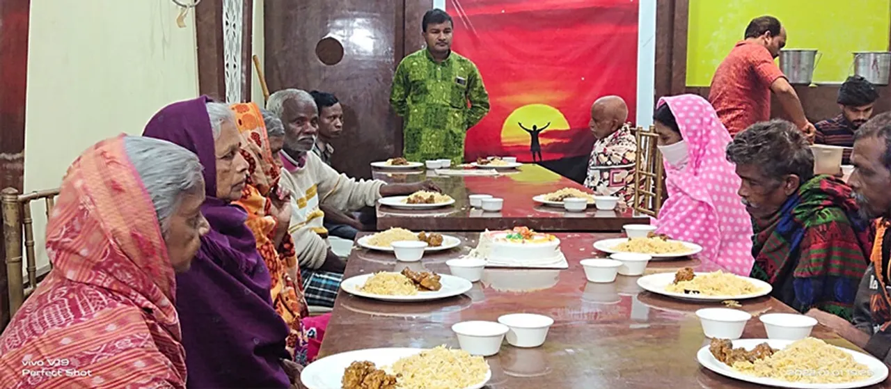  ରେସ୍ତୋରାଁ ଖାଦ୍ୟ ଚାଖିଲେ ଦୁଃଖୀ ଦରିଦ୍ର