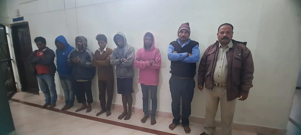  ପାଣି ପାଇପ୍‌ ବୋଝେଇ ଟ୍ରକ୍‌ ଜବତ, ୭ ଗିରଫ