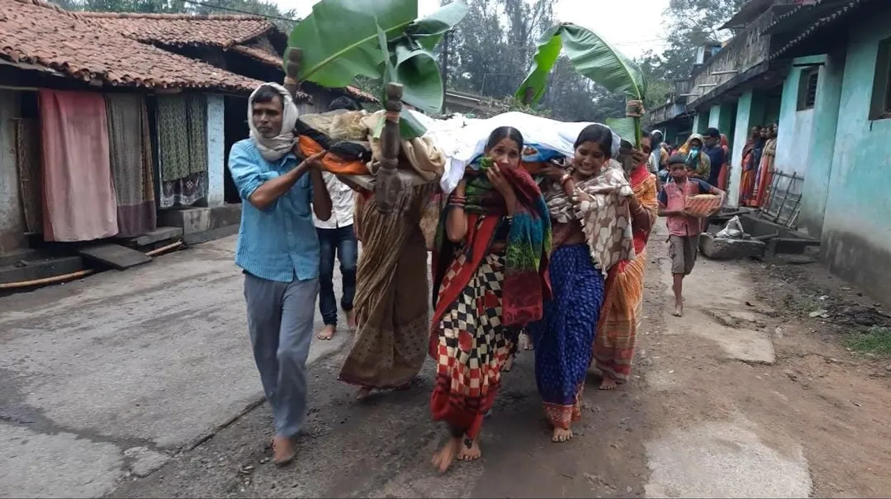  ଝିଅ କାନ୍ଧେଇଲେ ବାପାଙ୍କ କୋକେଇ