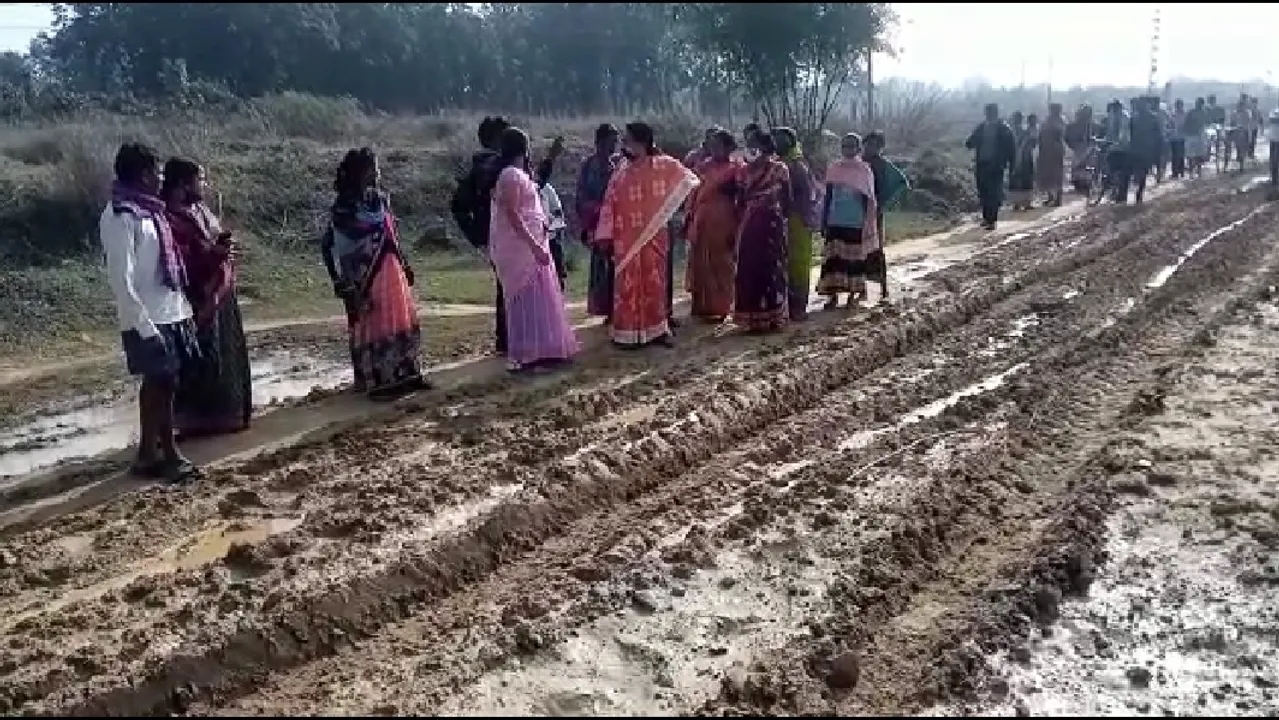  ରାସ୍ତା ନିର୍ମାଣ ପ୍ରତିଶ୍ରୁତି ଦେଲେ ବିଧାୟିକା; ଭୋଟ ବର୍ଜନ ନିଷ୍ପତ୍ତି ପ୍ରତ୍ୟାହାର