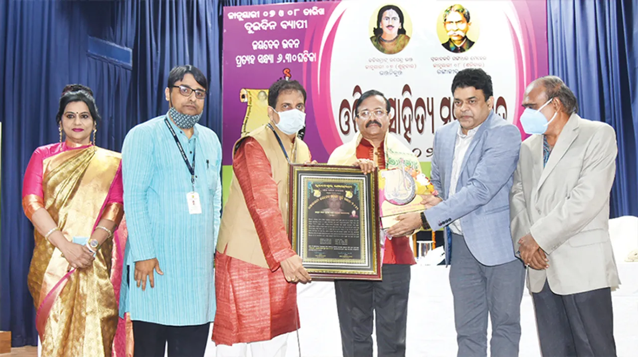  ସ୍ବଭାବ କବିଙ୍କ କବିତାରେ ରହିଛି ଆଧ୍ୟାତ୍ମବୋଧର ଦର୍ଶନ