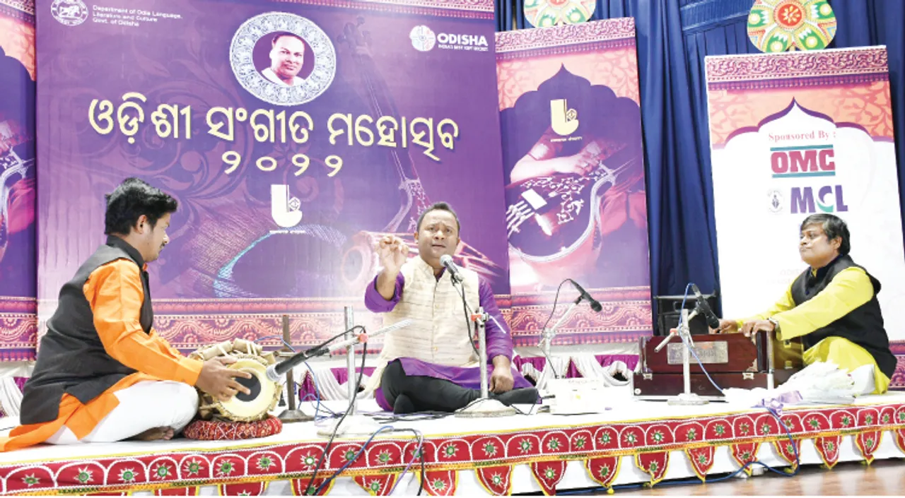  ଶୀତୁଆ ସନ୍ଧ୍ୟାରେ ‘ମଧୁ ମଳୟ ମନ୍ଦ ବହିଲା ରେ’