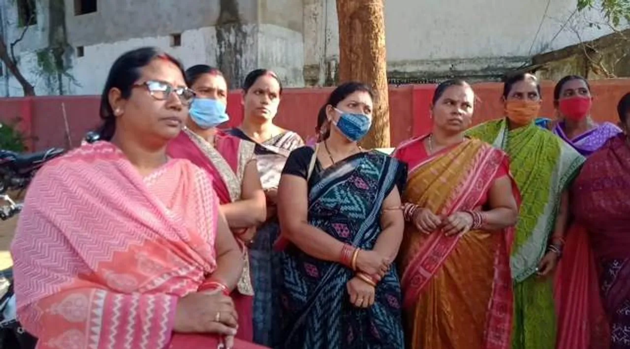  ଜାତୀୟ ରାଜପଥ କଡ଼ରେ ବେଆଇନ ମଦ ବିକ୍ରି, ଥାନାରେ ଅଭିଯୋଗ କଲେ ଏସ୍‌ଏଚ୍‌ଜି ସଦସ୍ୟା