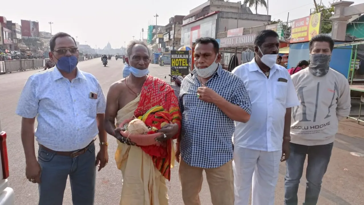  ପୁରୀ: ରଥକାଠ ଅନୁକୂଳ ପାଇଁ ଶ୍ରୀମନ୍ଦିର ପ୍ରଶାସନ ପକ୍ଷରୁ ସ୍ୱତନ୍ତ୍ର ଦଳଙ୍କ ନୟାଗଡ଼ ଯାତ୍ରା