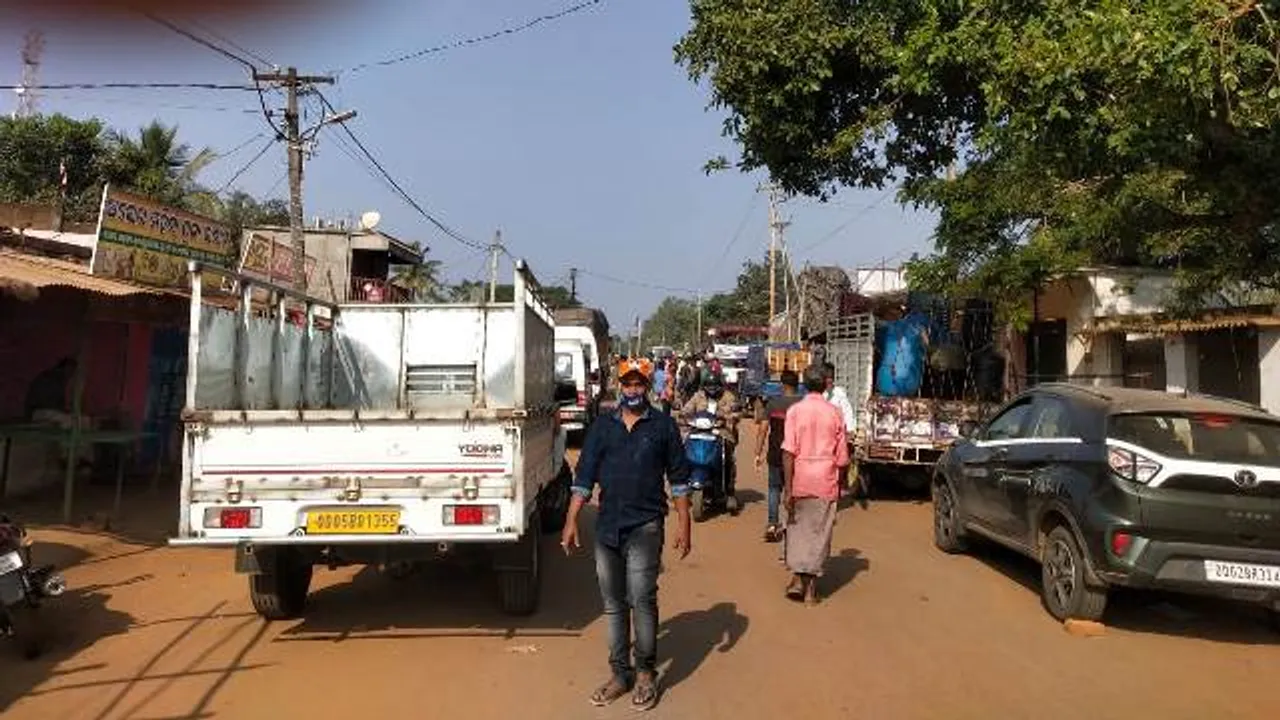  ୮ ଦଫା ଦାବିକୁ ନେଇ କୋଡ଼ିଙ୍ଗା ଅଞ୍ଚଳ ବିକାଶ ପରିଷଦ ପକ୍ଷରୁ ଦୋକାନବଜାର ଓ ଯାନବାହାନ ଚଳାଚଳ ବନ୍ଦ