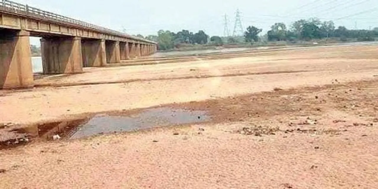  ଝାରସୁଗୁଡା: ନଦୀରେ ବୋହି ଯାଉଛି ପାଣି, ଗ୍ରୀଷ୍ମଋତୁ ପାଇଁ ଉଦ୍ୟମ ନାହିଁ 