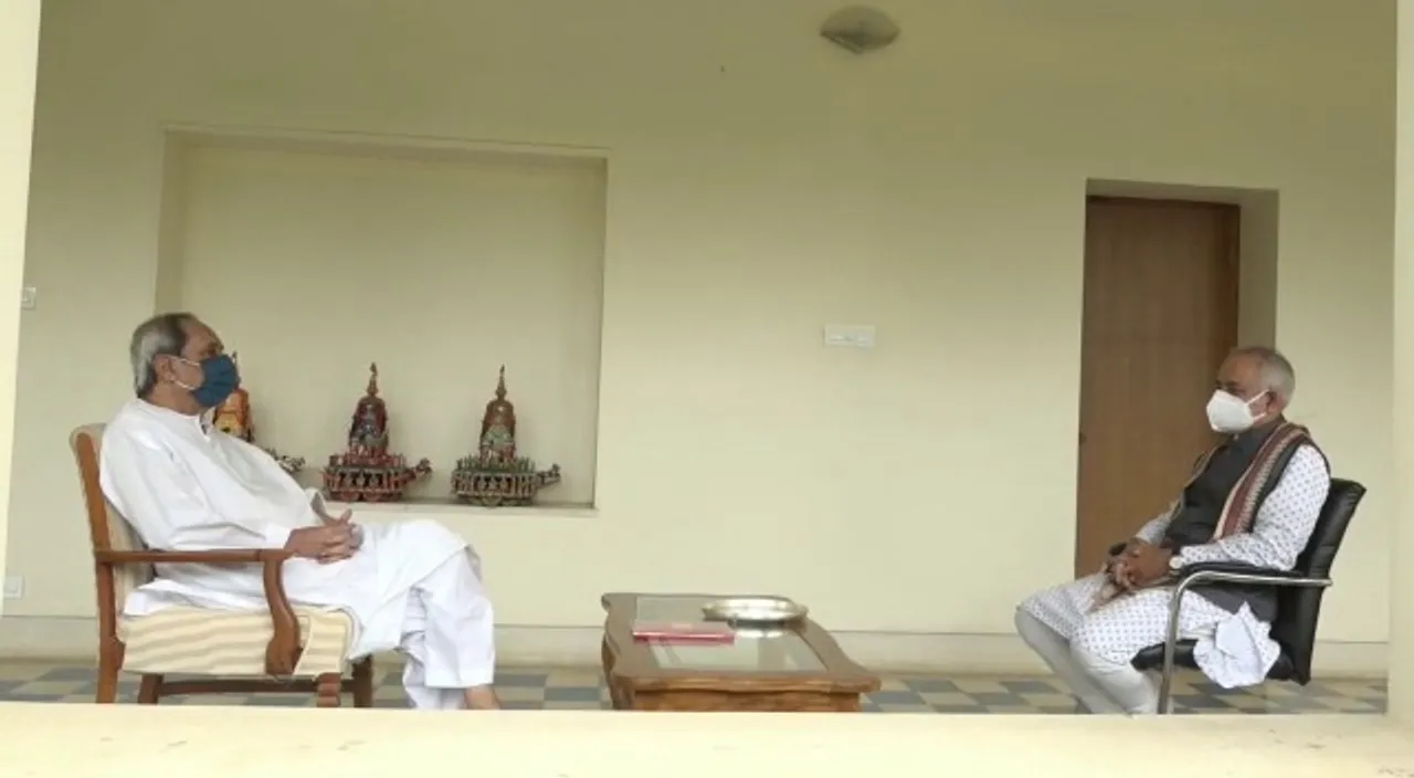  ନବୀନ ନିବାସରେ ମୁଖ୍ୟମନ୍ତ୍ରୀଙ୍କୁ ଭେଟିଲେ ଗଜପତି
