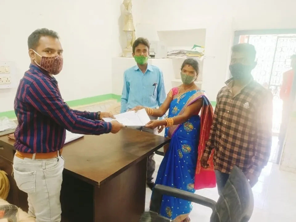 ସ୍ବାଭିମାନ ଅଂଚଳରେ ନକ୍ସଲକୁ ଭୟ ନକରି ପ୍ରାର୍ଥୀ ପତ୍ର ଦାଖଲ କଲେ ପ୍ରାର୍ଥୀ, କଡା ସୁରକ୍ଷାରେ ନିର୍ବାଚନ ହେବ
