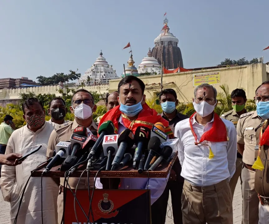  ପୁରୀରେ ପୁଲିସ ଡିଜି: ଶ୍ରୀଜୀଉଙ୍କୁ ଦର୍ଶନ କରି ରାଜ୍ୟବାସୀଙ୍କ ସୁଖସମୃଦ୍ଧି କାମନା କଲେ