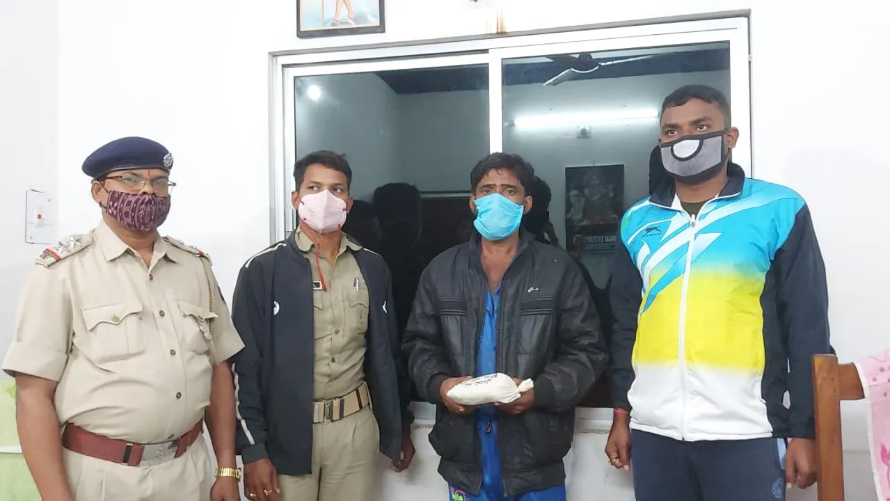  ୫୫ ଲକ୍ଷ ଟଙ୍କାର ବ୍ରାଉନ୍‌ ସୁଗାର ନେଇ ଜଳେଶ୍ବର ଯାଉଥିଲେ ବ୍ୟବସାୟୀ, ମଝିରାସ୍ତାରେ କାବୁ କଲା ଅବକାରୀ ବିଭାଗ