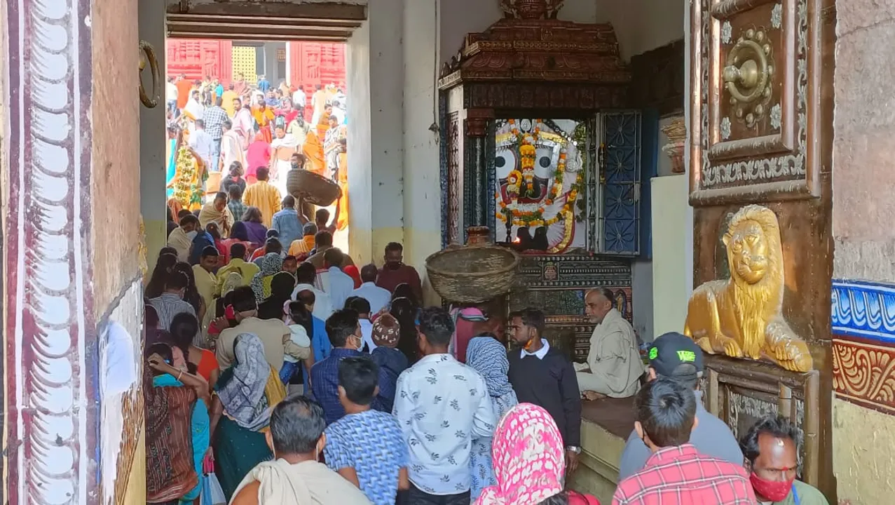  ପୁରୀ: ମହାପ୍ରଭୁଙ୍କ ଦର୍ଶନ ପାଇଁ ସିଂହଦ୍ୱାରରେ ଭକ୍ତଙ୍କ ଭିଡ଼