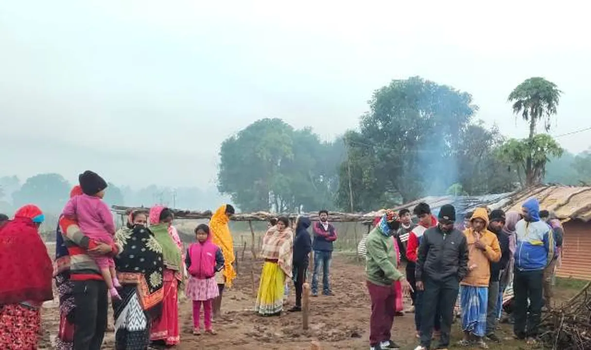  ବୃଦ୍ଧଙ୍କୁ କଚାଡ଼ି ମାରିଲା ଦନ୍ତା: ଘର ଭାଙ୍ଗିଲା, ଅଳ୍ପକେ ବର୍ତ୍ତିଲେ ପରିବାର