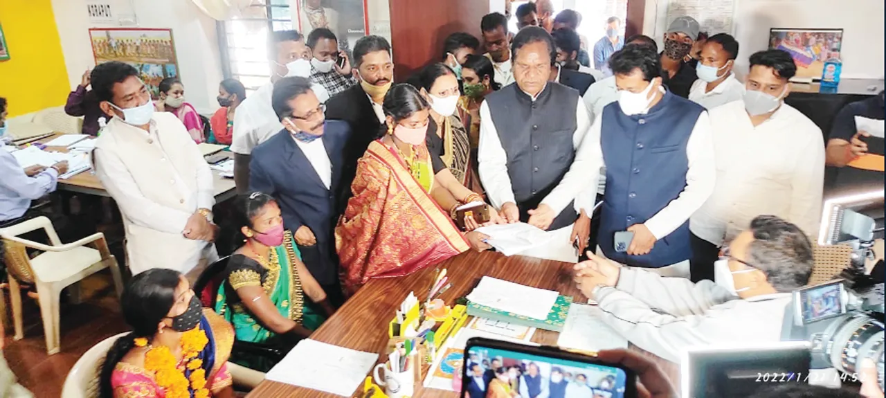  କୋଟିଆରେ ଫେଲ୍‌ ମାରିଲା ସର୍ବଦଳୀୟ ନେତାଙ୍କ ନିଷ୍ପତ୍ତି: ନାମାଙ୍କନ ଦାଖଲ କଲେ ୩ ଜିଲ୍ଲାପରିଷଦ ପ୍ରାର୍ଥୀ