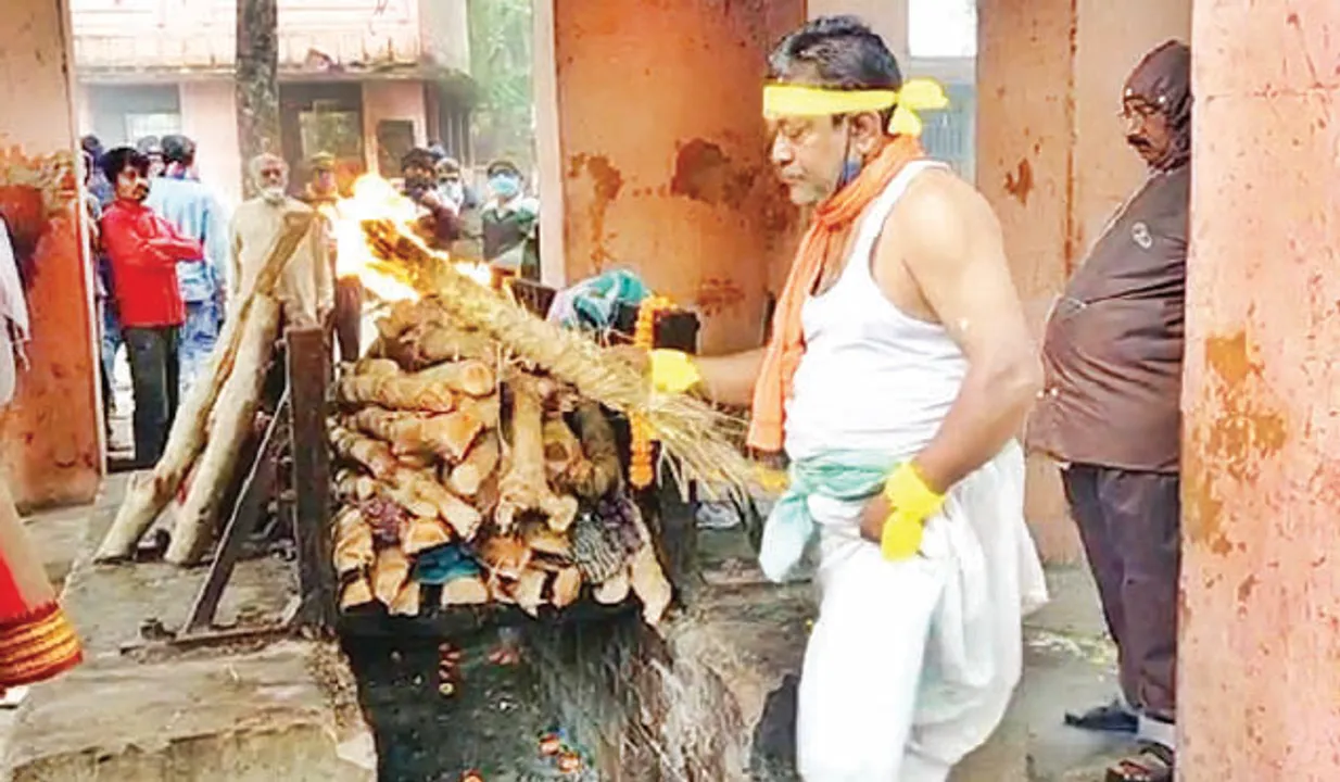  ପଞ୍ଚଭୂତରେ ଲୀନ ହେଲେ ସରୋଜ ପଟ୍ଟନାୟକ: ଶେଷ ସମ୍ମାନ ଟିକକ ଦେବାକୁ ଭୁଲିଗଲେ ସରକାର