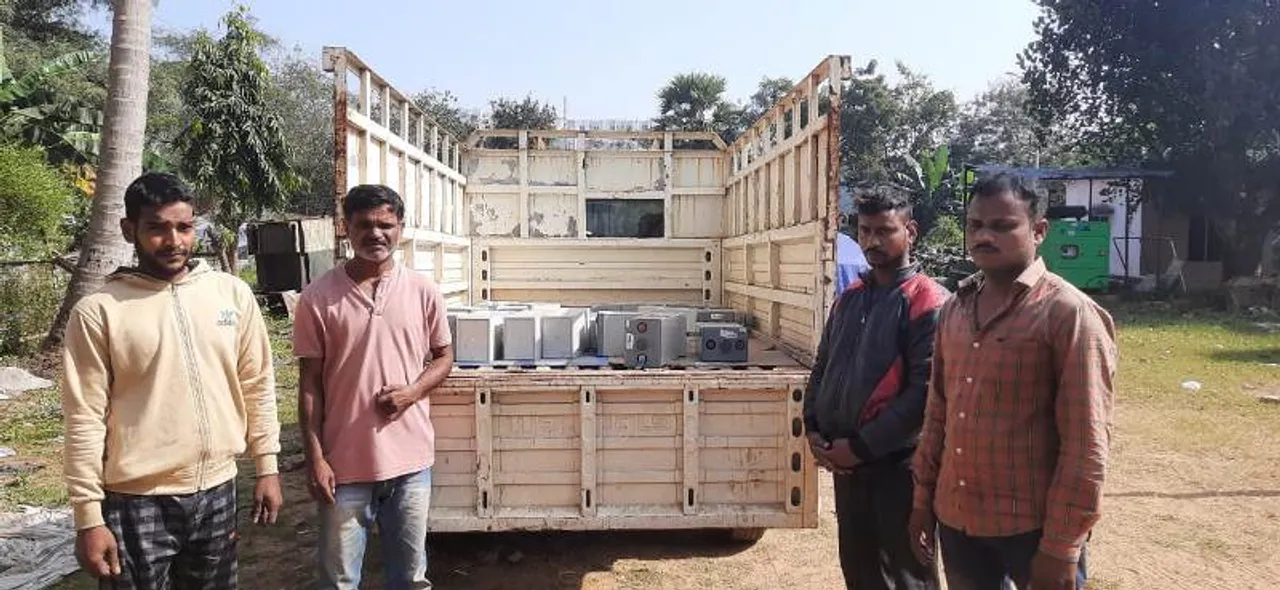  ପୁଲିସ ପଞ୍ଝା‌ରେ ଟାଓ୍ୱାର ବ୍ୟାଟେରି ଚୋର ଗ୍ୟାଙ୍ଗ୍‌; ୪ ଗିରଫ, ପିକ୍‌ଅପ୍‌ ଭ୍ୟାନ୍‌ ଓ ୨୨ ବ୍ୟାଟେରି ଜବତ