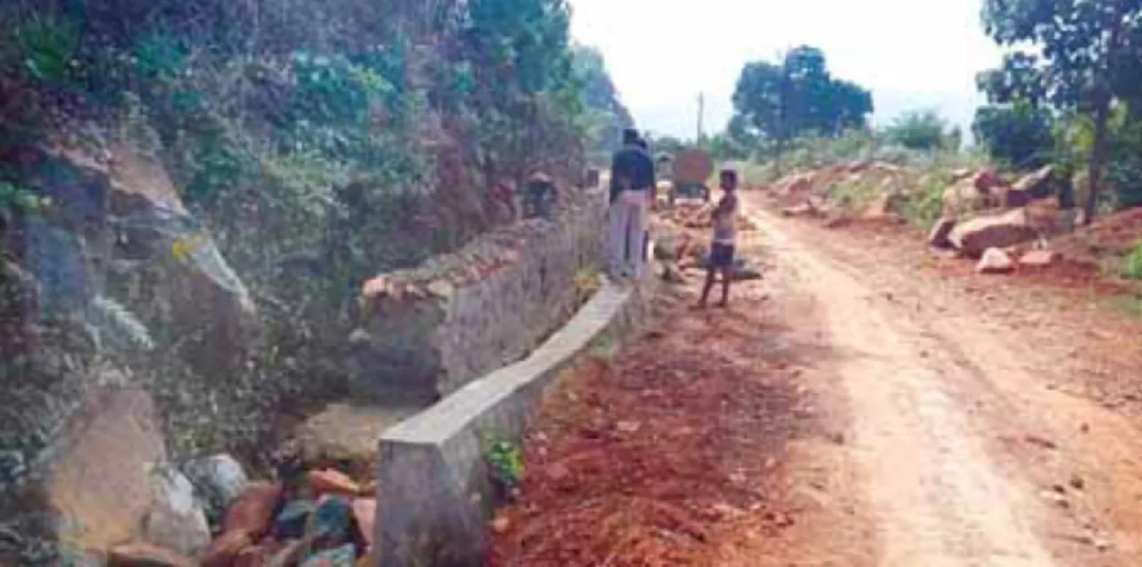  ନଗଡ଼ା ସଡ଼କ ଦୁର୍ନୀତି: ୨ ଅଧିକାରୀଙ୍କୁ ନୋଟିସ