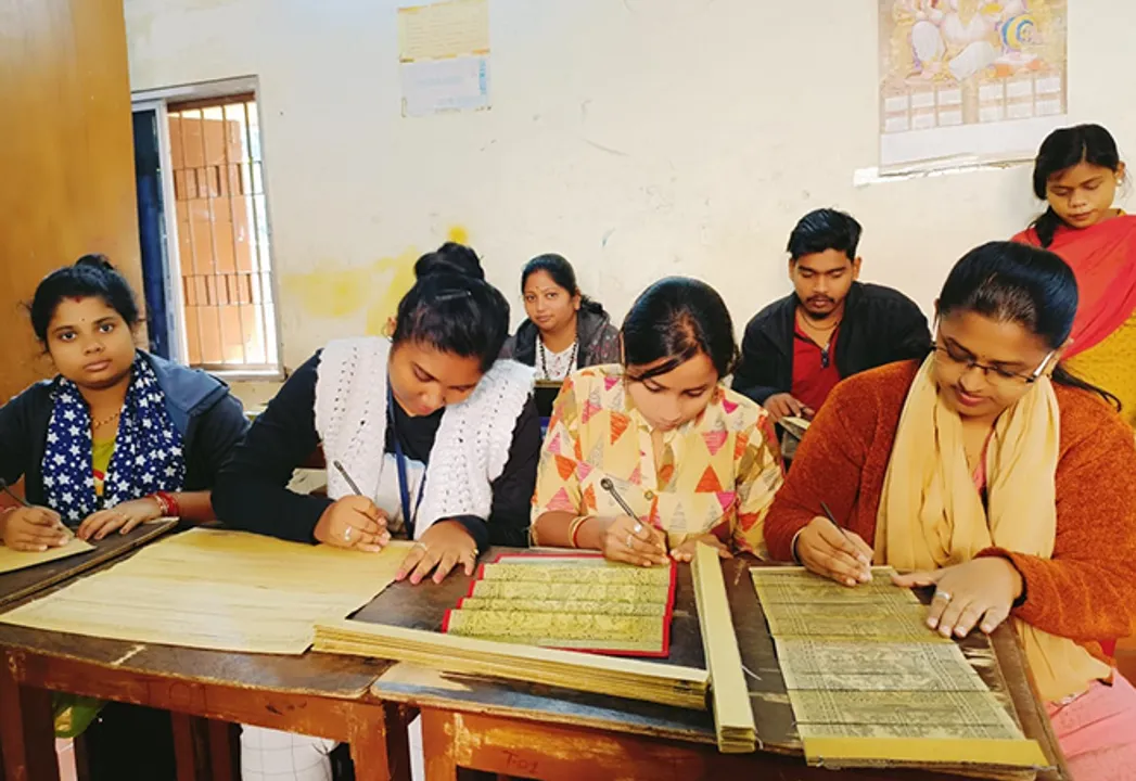  ତାଳପତ୍ରରେ ଶ୍ରୀକୃଷ୍ଣ ଓ ଶ୍ରୀଜଗନ୍ନାଥଙ୍କ ଚିତ୍ରାବଳି, ଲୋକଙ୍କ ଆଦରରୁ ଆତ୍ମନିର୍ଭରଶୀଳ ହେଉଛି ଶିଳ୍ପୀ