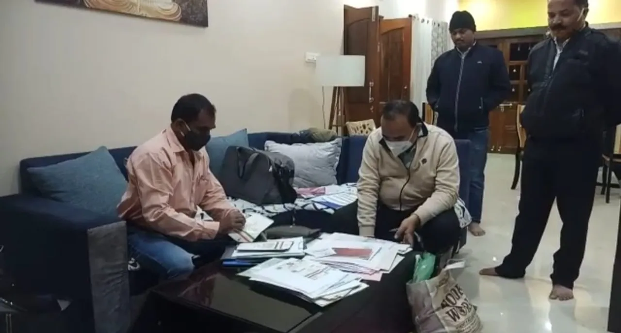  କୁକୁଡ଼ା ଲାମ୍ପସ୍ ପରିଚାଳନା ନିର୍ଦ୍ଦେଶକଙ୍କ ଘରେ ଭିଜିଲାନ୍ସ ଚଢ଼ାଉ