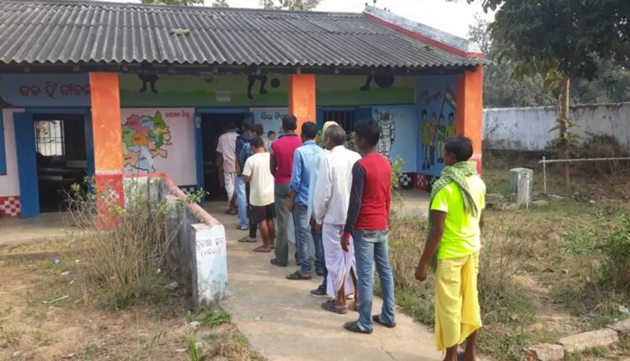  ସ୍ୱାଭିମାନ ଅଞ୍ଚଳରେ ଶାନ୍ତିପୂର୍ଣ୍ଣ ମତଦାନ, ୧୦୪ ବୁଥ୍‌ରେ ଭୋଟ‌ ଦେଲେ ଅଞ୍ଚଳବାସୀ