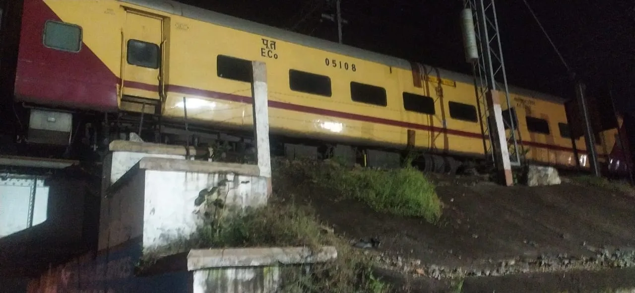  ସମ୍ବଲପୁର ଷ୍ଟେସନ୍ ନିକଟରେ ଜମ୍ମୁତୱି ଏକ୍ସ‌ପ୍ରେସ୍‌ ଲାଇନ୍‌ଚ୍ୟୁତ