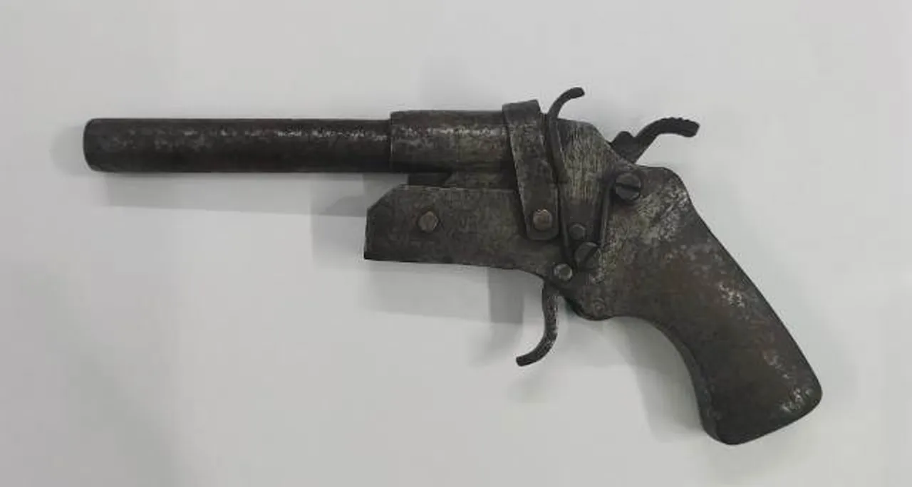  ଲୁଟ୍‌ ସାମଗ୍ରୀ ଜବତ ବେଳେ ମିଳିଲା ପିସ୍ତଲ, ଅଭିଯୁକ୍ତ ଗିରଫ