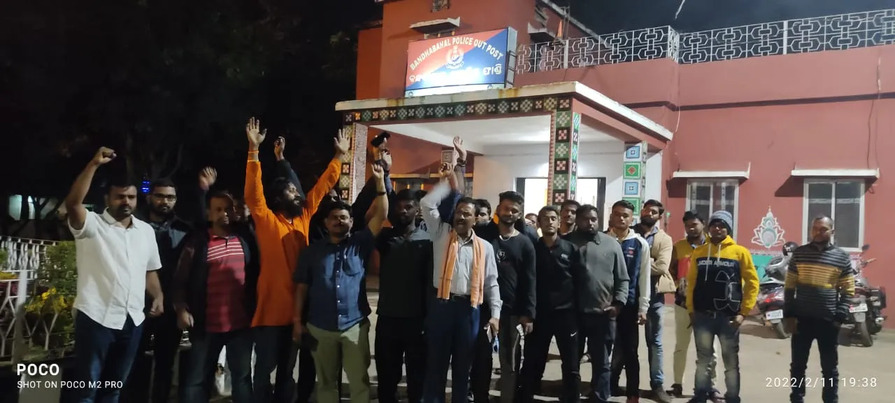  ଆର୍‌ଏସ୍‌ଏସ୍‌ ଗୈରିକ ଧ୍ୱଜା ଛିଣ୍ଡାଇ ଫିଙ୍ଗିଦେଲେ ଦୁର୍ବୃତ୍ତ, ଫାଣ୍ଡିରେ ଅଭିଯୋଗ