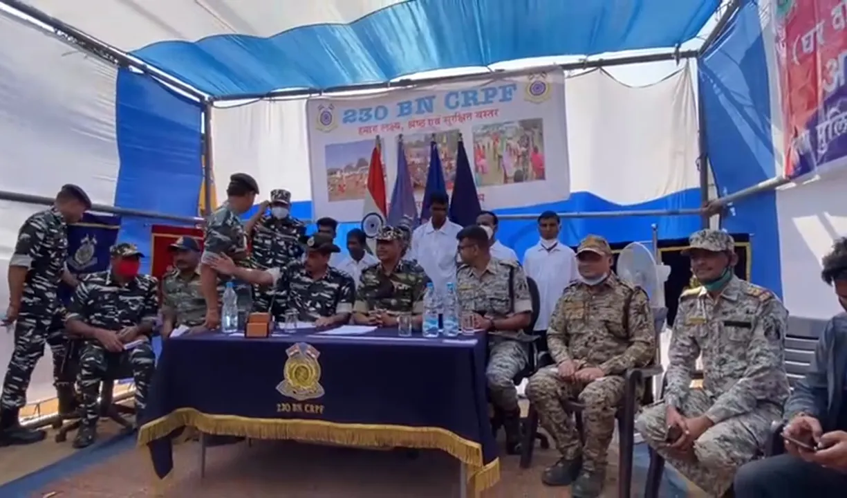  ଭୁଶୁଡୁଛି ଲାଲଗଡ! ଆତ୍ମସମର୍ପଣ କଲେ ୬ ମାଓବାଦୀ