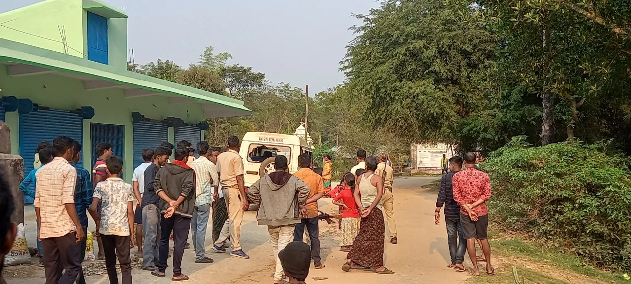  ଯାଜପୁରରେ ନିର୍ବାଚନୀ ହିଂସା: ପୁଲିସ ଗାଡ଼ି ଭାଙ୍ଗିଲେ, ମହିଳା ପୁଲିସଙ୍କୁ ଆକ୍ରମଣ କଲେ