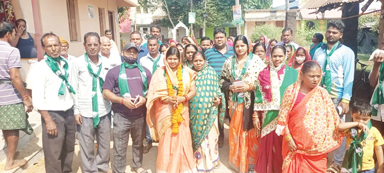  ଘଡ଼ିକେ  ଘୋଡ଼ା ଛୁଟୁଛି: ଭୋଟରଙ୍କୁ କଳି ହେଉନି