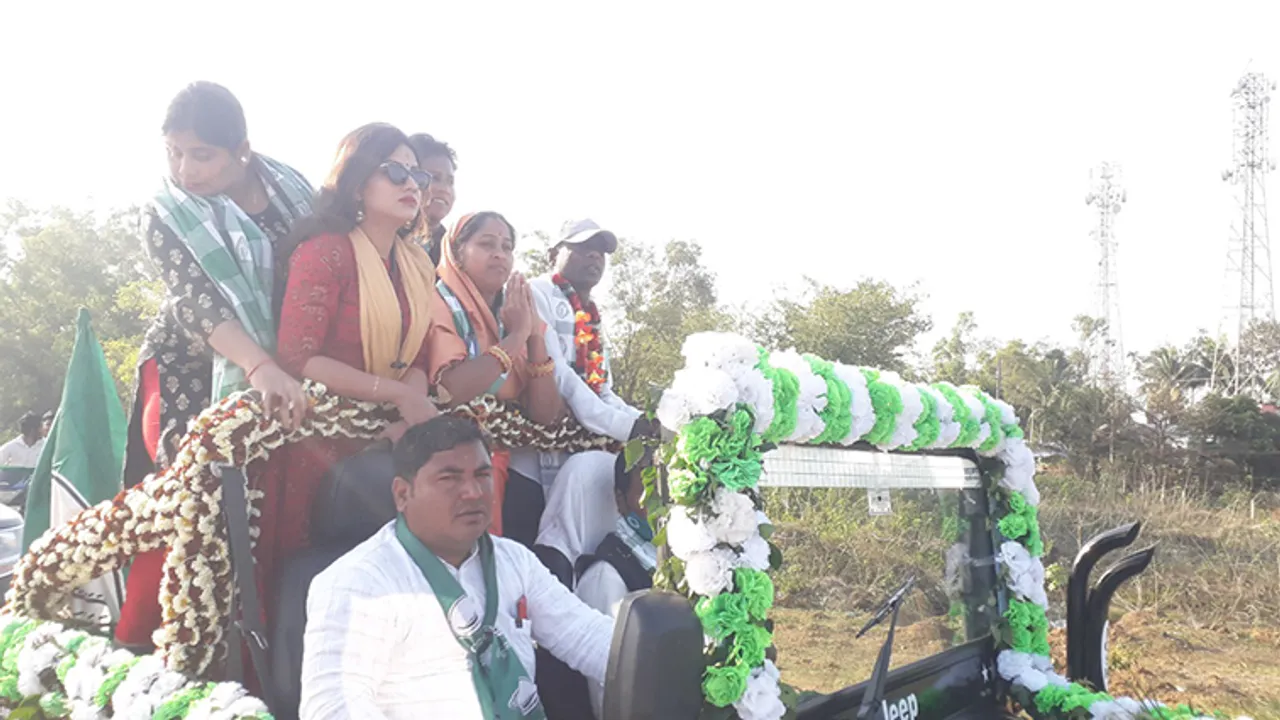  ନିର୍ବାଚନ ପ୍ରଚାରରେ ଭଣ୍ଡାରିପୋଖରୀରେ ଅଭିନେତ୍ରୀ ରିୟାଙ୍କ ରୋଡ୍‌ ସୋ ଲିଉଡ୍‌ ଷ୍ଟାର୍‌