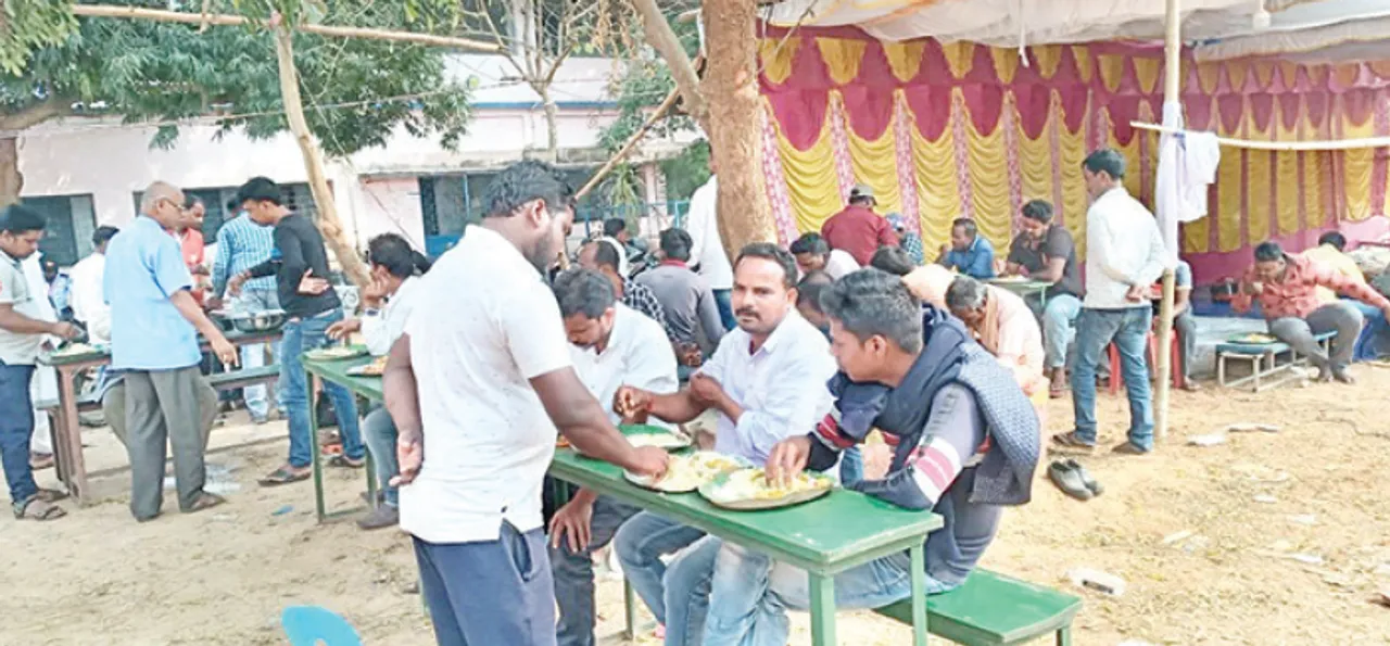  ସୁରକ୍ଷା ବ୍ୟବସ୍ଥାକୁ ଭରସା ନାହିଁ! ଜଗି ରହିଛନ୍ତି ଭୋଟ୍‌ବାକ୍ସ