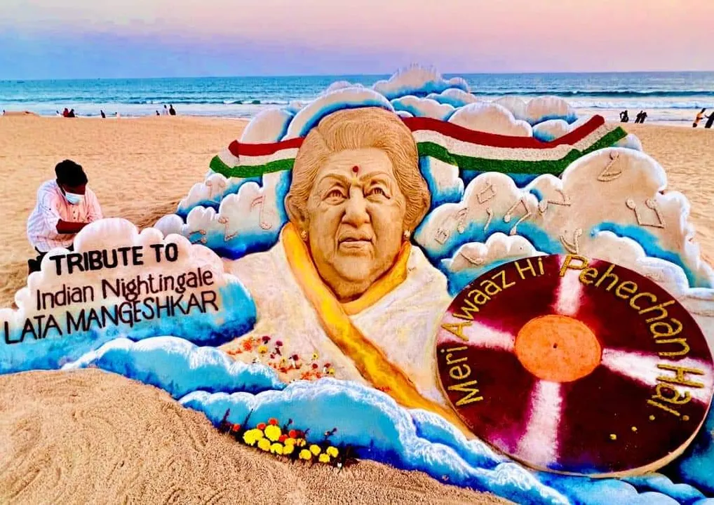  ପୁରୀ ସମୁଦ୍ର ବେଳାଭୂମିରେ ଲତା ମଙ୍ଗେସକରଙ୍କୁ ଶ୍ରଦ୍ଧାଞ୍ଜଳି।