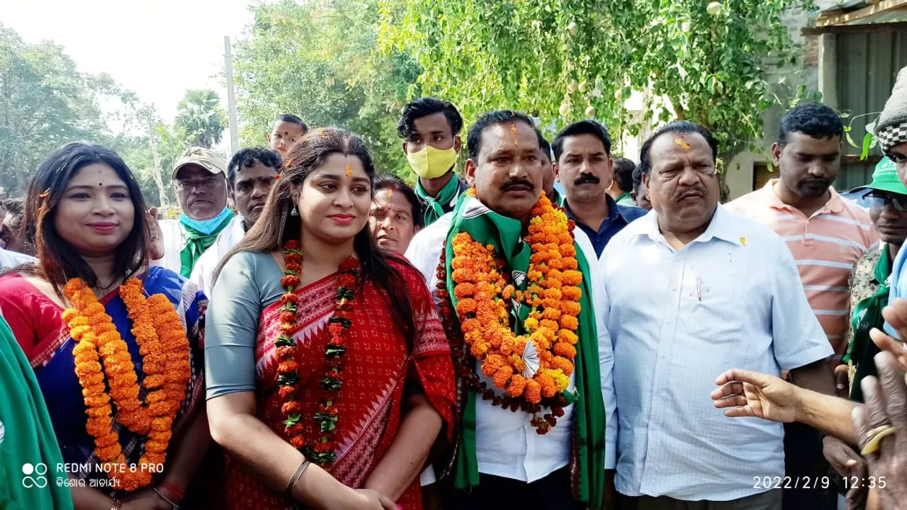  ହାଟଡିହି: ବିଜେଡି ଜିଲ୍ଲାପରିଷଦ ପ୍ରାର୍ଥୀଙ୍କ ରୋଡ୍‌ ‌ଶୋ’ରେ ଅଭିନେତ୍ରୀ ଏଲିନା ଦାଶ