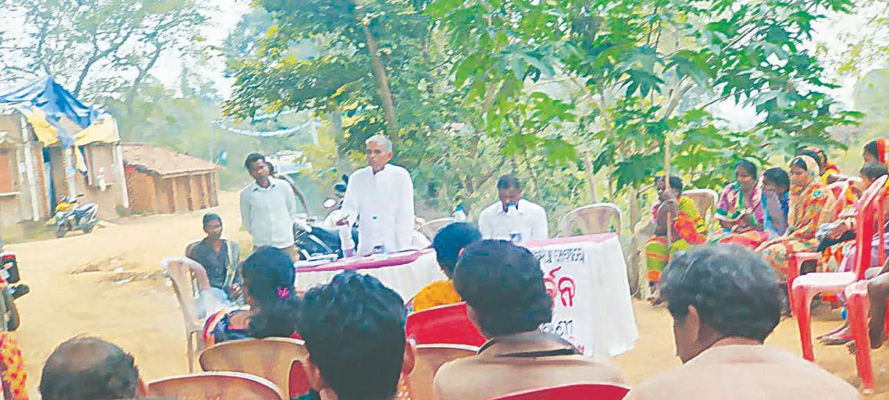  ଗ୍ରାମରେ ବୈଠକ କରି ପ୍ରାର୍ଥୀଙ୍କୁ ଦେଲେ ଚେତାବନୀ, ଭୋଟ୍‌ ପାଇ କାମ ନ କଲେ ଆନ୍ଦୋଳନ