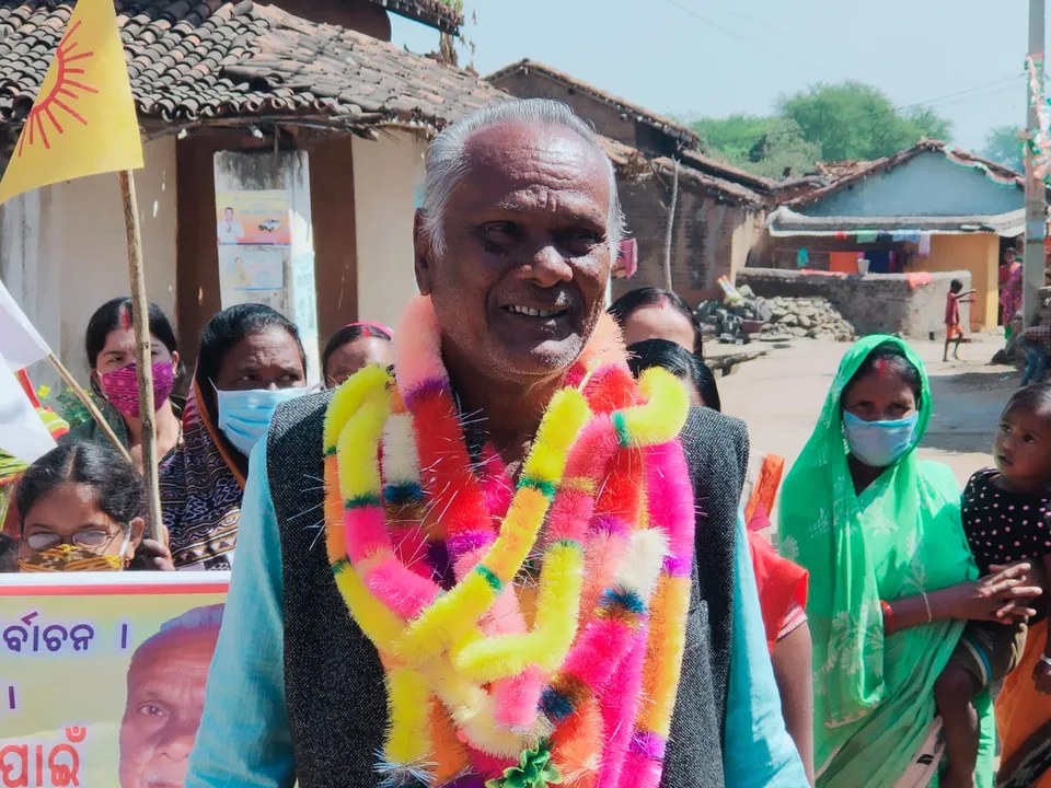  ନିର୍ବାଚନ ମଇଦାନରେ ୭୫ ବର୍ଷ ବୟସ୍କ ଅବସରପ୍ରାପ୍ତ ଶିକ୍ଷକ: ଚାଲିଛି ଗୁରୁଶିଷ୍ୟଙ୍କ ଲଢ଼େଇ
