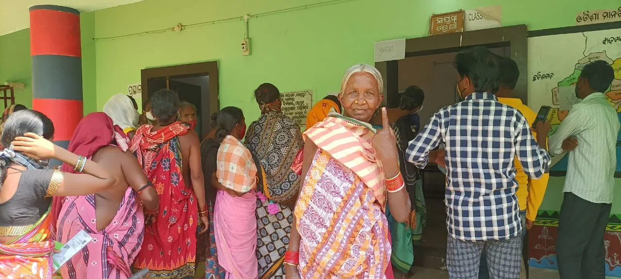  ପଦ୍ମଶ୍ରୀ କମଳା ପୁଜାରୀ ଦେଲେ ଭୋଟ 