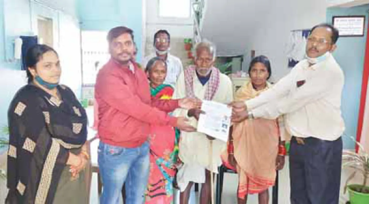  ଅଶିକ୍ଷାର ଅନ୍ଧକାର ଦୂର ପାଇଁ ଜମି ଦାନ, ୫୪ ଡିସିମିଲ୍‌ ଜମି ହସ୍ତାନ୍ତର କଲେ ବରିଷ୍ଠ ନାଗରିକ