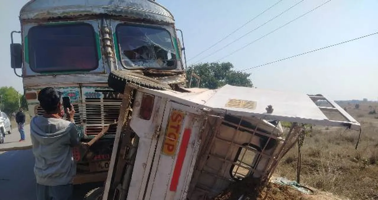  ଟ୍ରକ୍-ପିକ୍ ଅପ୍ ମୁହାଁମୁହିଁ ଧକ୍କା:୨ ମୃତ, ୫ ଗୁରୁତର