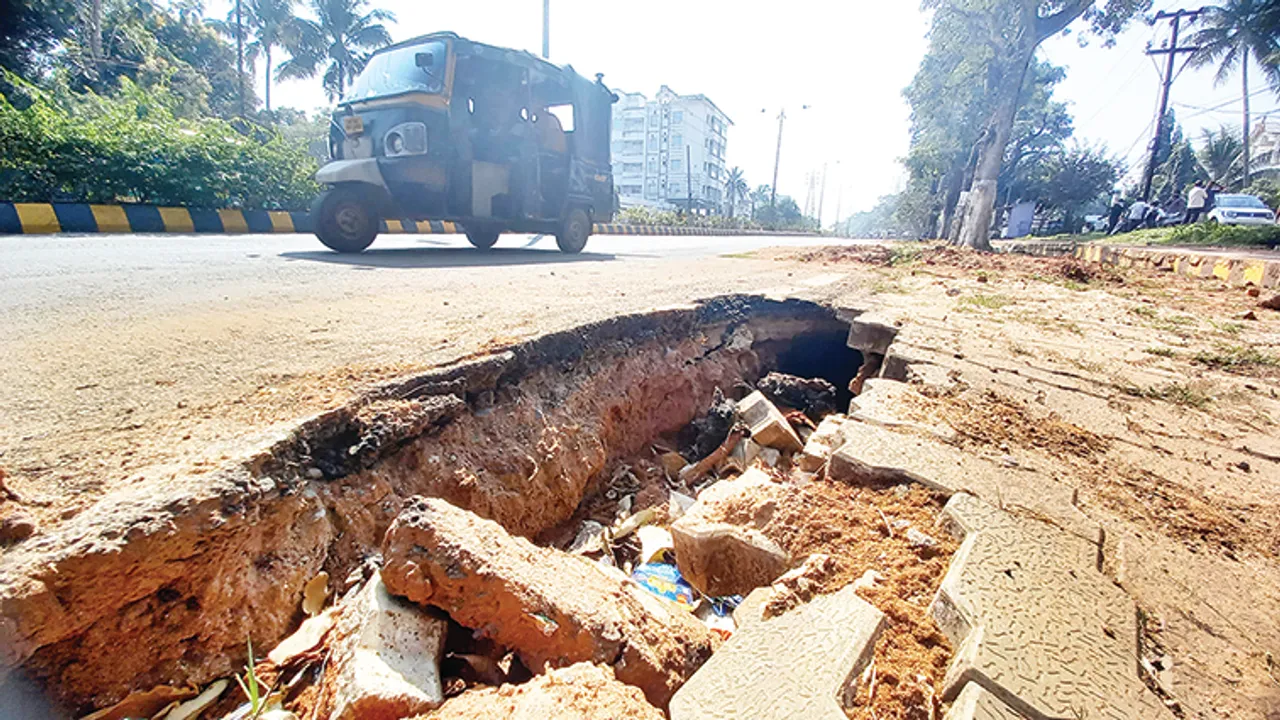  ଆସୁଛି ପୌର ନିର୍ବାଚନ: ପ୍ରତିଶ୍ରୁତି ସାଇତିଛନ୍ତି ନେତା, ଅଭିଯୋଗ ସହ ଅପେକ୍ଷାରେ ଜନତା
