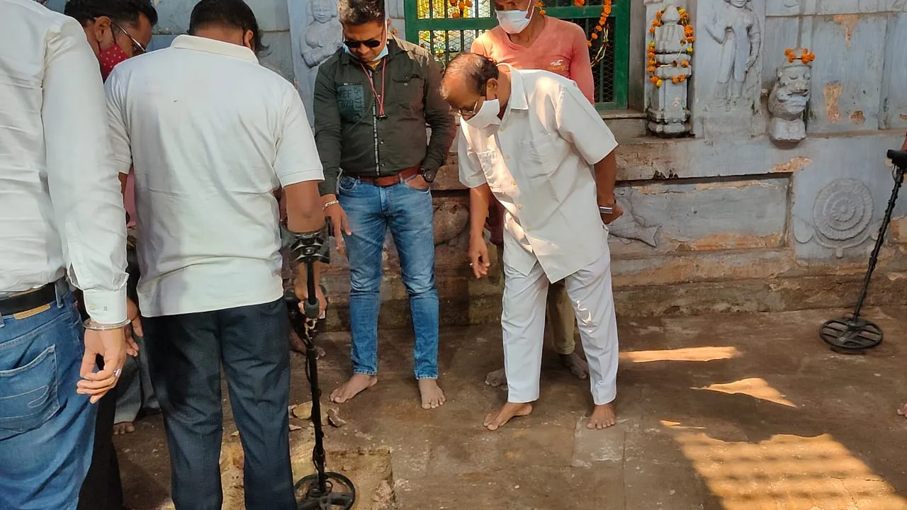  ପୁରୀର ବହୁଚର୍ଚ୍ଚିତ ଏମାର ମଠରେ ଗୁପ୍ତଧନ ଥିବା ସନ୍ଦେହ: ଆରମ୍ଭ ହେଲା ଖୋଦନ, ମିଳିଲା ଲୁହାଖଣ୍ଡ