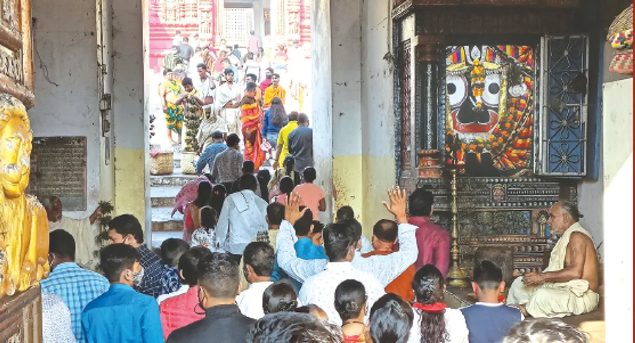  ୨୧ ଦିନ ପରେ ଭକ୍ତଙ୍କ ପାଇଁ ଖୋଲିଲା ଶ୍ରୀମନ୍ଦିର: ଆରମ୍ଭ ହେଲା କାଳିଆ ଦର୍ଶନ, ପ୍ରଥମ ଦିନରେ ଦର୍ଶନ କଲେ ୨୦ ହଜାର ଶ୍ରଦ୍ଧାଳୁ