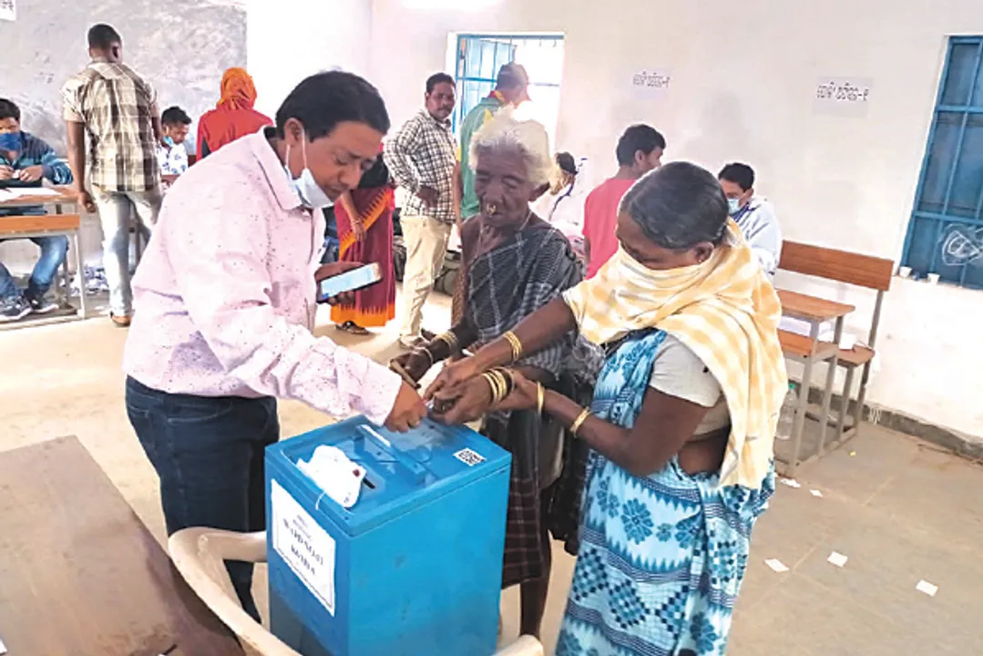  ତୃତୀୟ ପର୍ଯ୍ୟାୟରେ ଭୋଟ୍‌ ବେଳେ ବ୍ୟାପକ ହିଂସା: କେନ୍ଦ୍ରାପଡ଼ାରେ ପୁଲିସକୁ ପିଟିଲେ, ଭଦ୍ରକରେ ‌ଭୋଟ୍ ବାକ୍ସ ପୋଖରୀକୁ ଫିଙ୍ଗିଦେଲେ