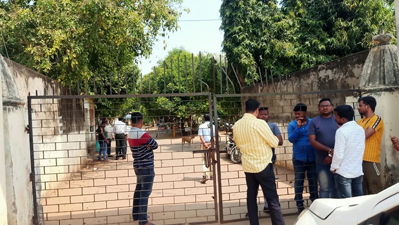  ପାସ ପ୍ରମାଣପତ୍ର ପ୍ରଦାନରେ ବିଳମ୍ବ ନେଇ ଉତ୍ତେଜନା