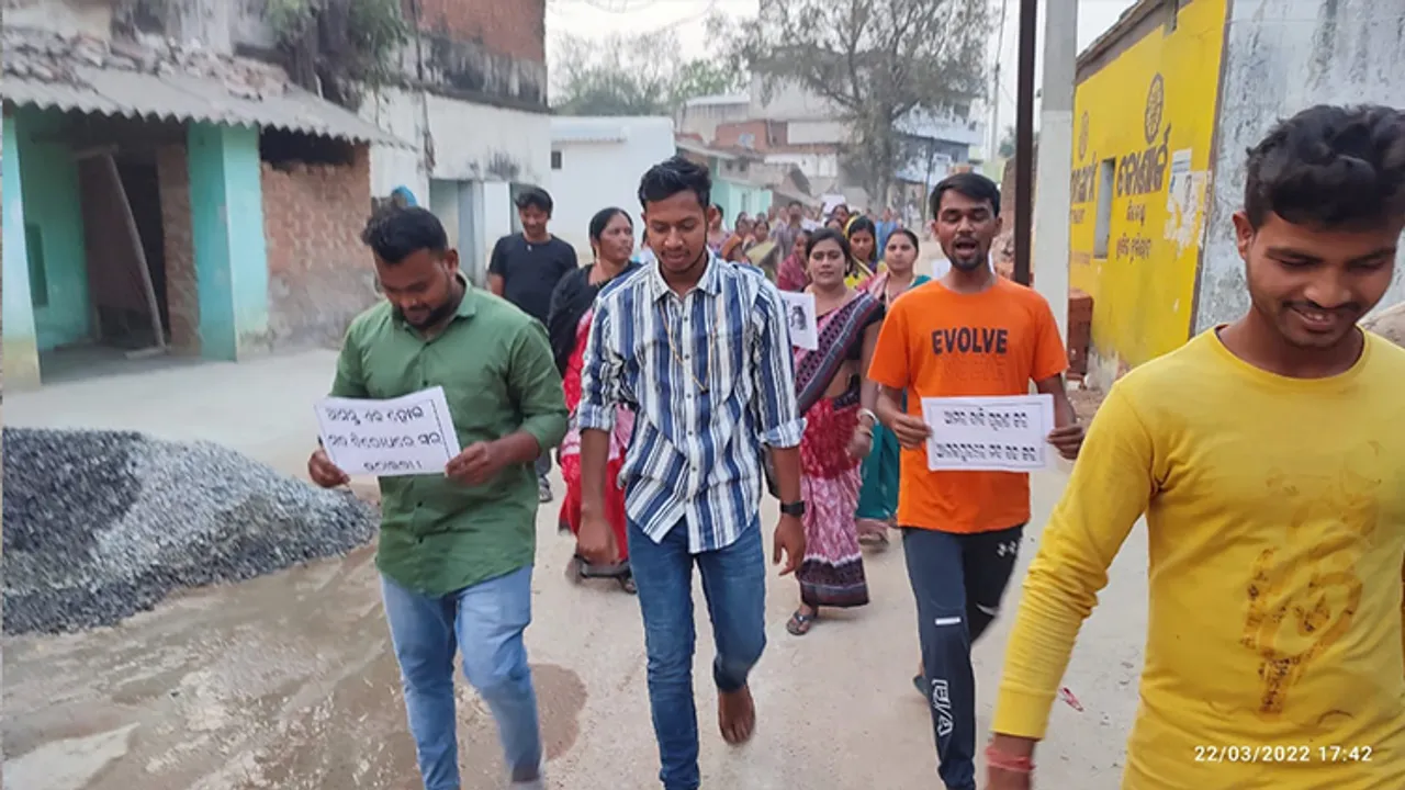  ମଦ ବନ୍ଦ ପାଇଁ ଅଣ୍ଟା ଭିଡ଼ିଲେ ମହିଳା