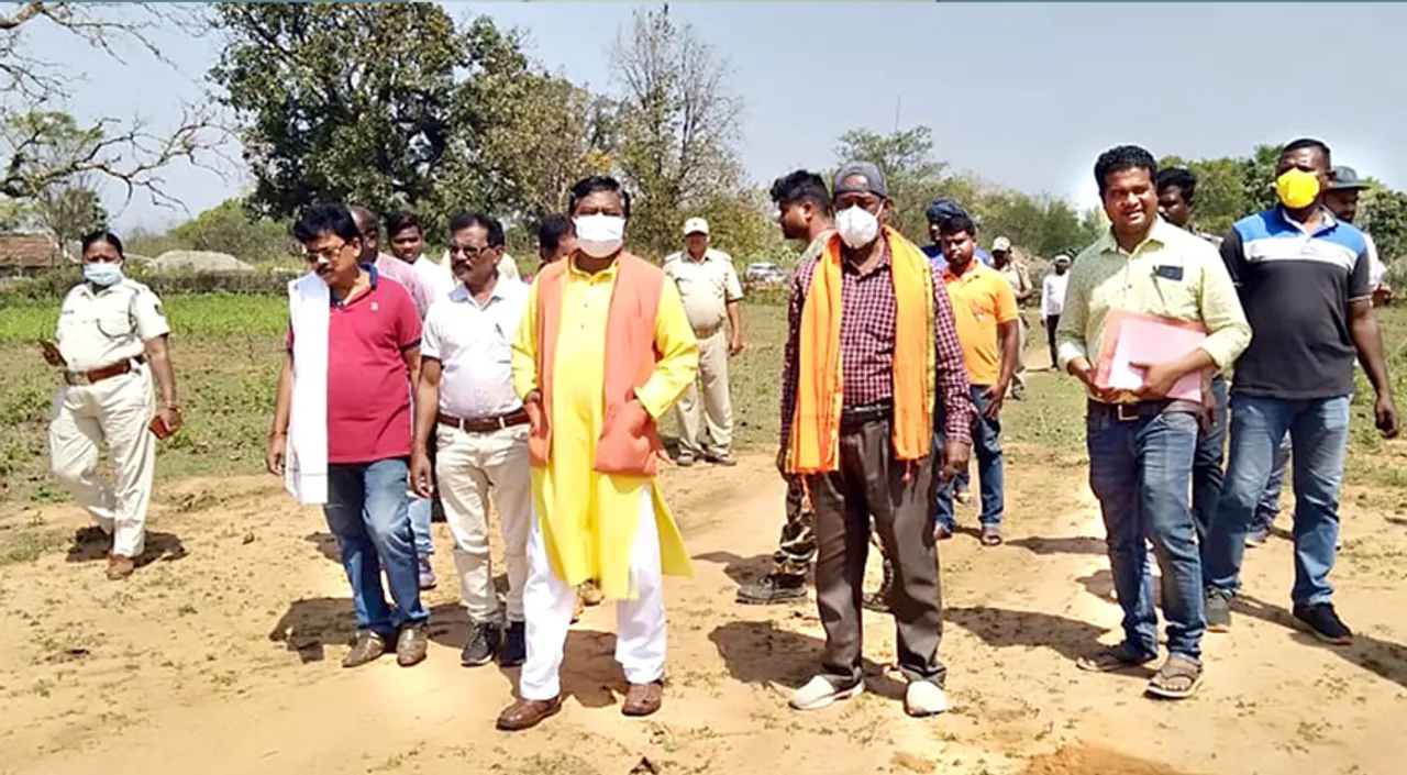  ୧୮୦୦ କାଜୁଗଛ ଉଭାନ୍‌:କ୍ଷେତ୍ର ପରିଦର୍ଶନ କଲେ କେନ୍ଦ୍ରମନ୍ତ୍ରୀ