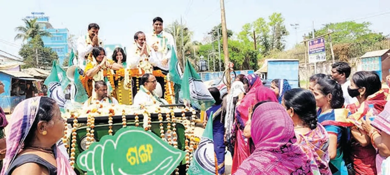  ବିଏମ୍‌ସିର ଓ୍ୱାର୍ଡ ନମ୍ବର ୩୭ରେ ବିଜେଡିର ଶୋଭାଯାତ୍ରା: ରଞ୍ଜିତାଙ୍କ ପାଇଁ ପ୍ରଚାର କଲେ ଅନନ୍ତ