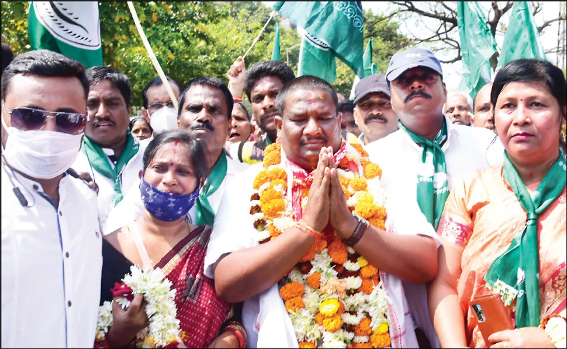  ଭୁବନେଶ୍ୱର ମହାନଗର ନିଗମ ନିର୍ବାଚନ: ବିନା ଟିକେଟ୍‌ରେ ଚାଲିଛି ପ୍ରାର୍ଥିପତ୍ର ଦାଖଲ