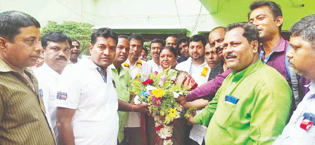  ସ୍ବାମୀ ବସୁଥିଲେ, ଏବେ ସ୍ତ୍ରୀ ବସିବେ