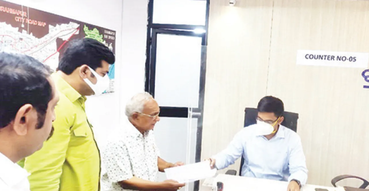  ବ୍ରହ୍ମପୁରରେ ବିଜେଡିର ନିଆରା କୌଶଳ: ଘୋଷଣା ନ କରି, ପ୍ରାର୍ଥୀଙ୍କ ନାଁ ସିଧା ଧରାଇଲେ